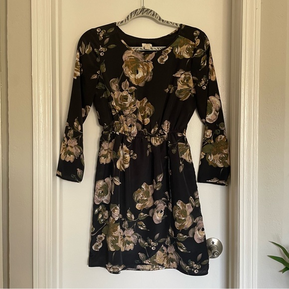 J.Crew Factory Tulip Hem Black Floral | 2 Petite - Picture 2 of 2
